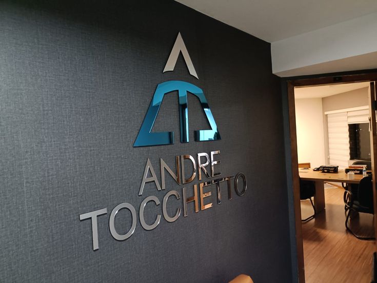 Logo em Acrílico Espelhado
